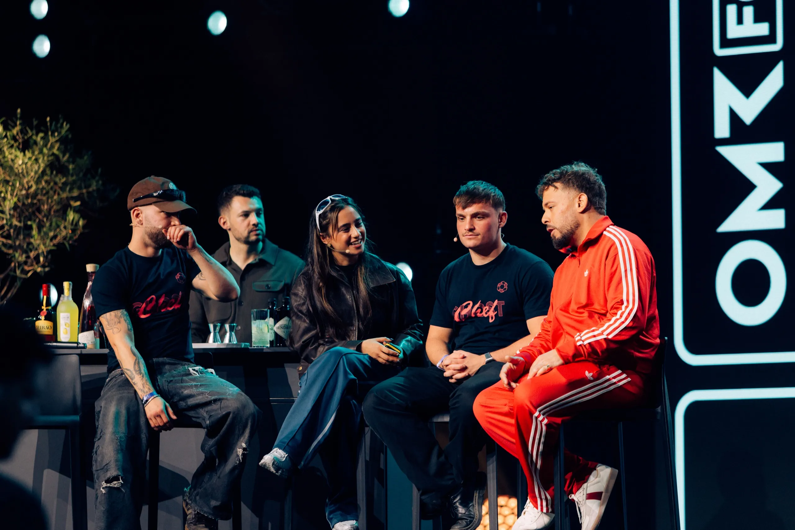 Elif Baran im Panel-Talk auf der OMR-Bühne